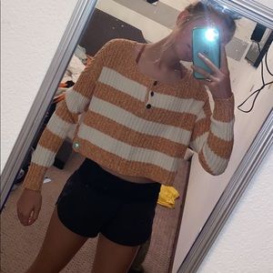 AE CROPPED ORANGE AND WHITE SWEATER